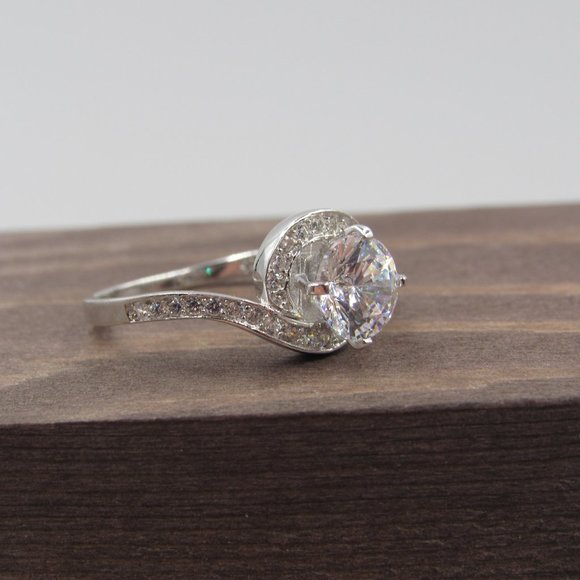 Size 7.75 Sterling Brilliant CZ Diamond Band Ring - Picture 3 of 8